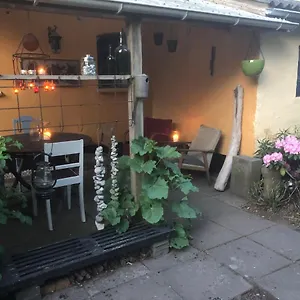 Retro Bolig - Fyldt Med Hygge! Ingen Luksus Lejlighed