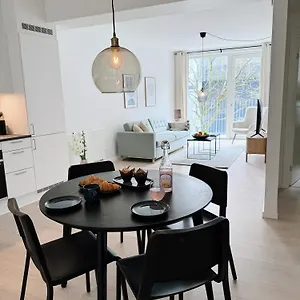 Modern Center Lejlighed