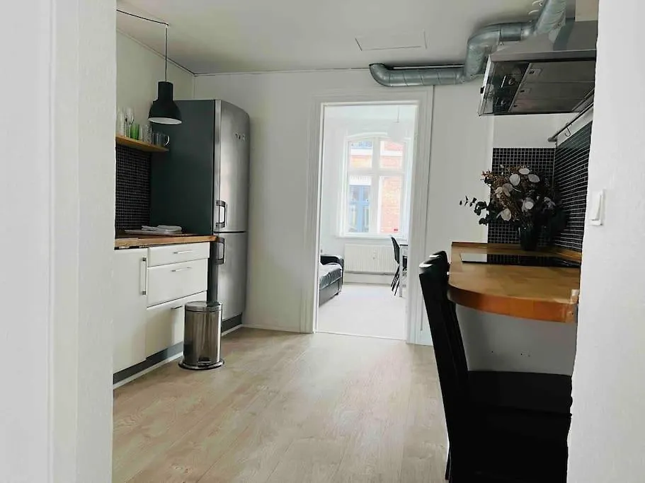 Lovely 1-Bedroom Condo In Aarhus C 0*,