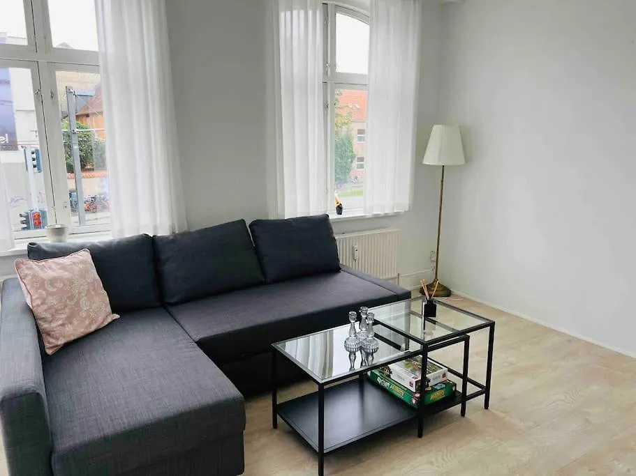 Lovely 1-Bedroom Condo In Aarhus C Apartmán
